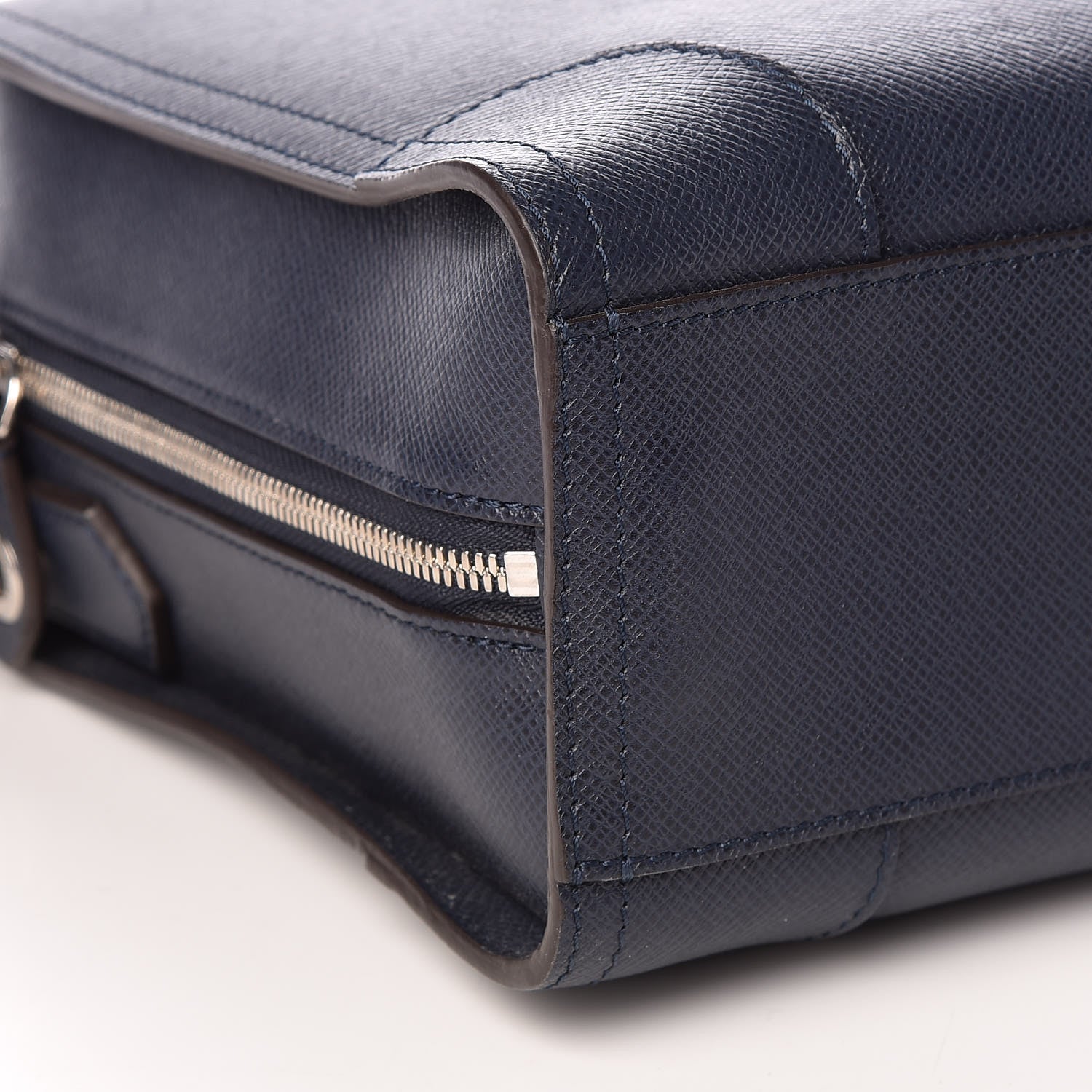 Louis Vuitton Taiga Nikolai MM Messenger Indigo 8 of 9