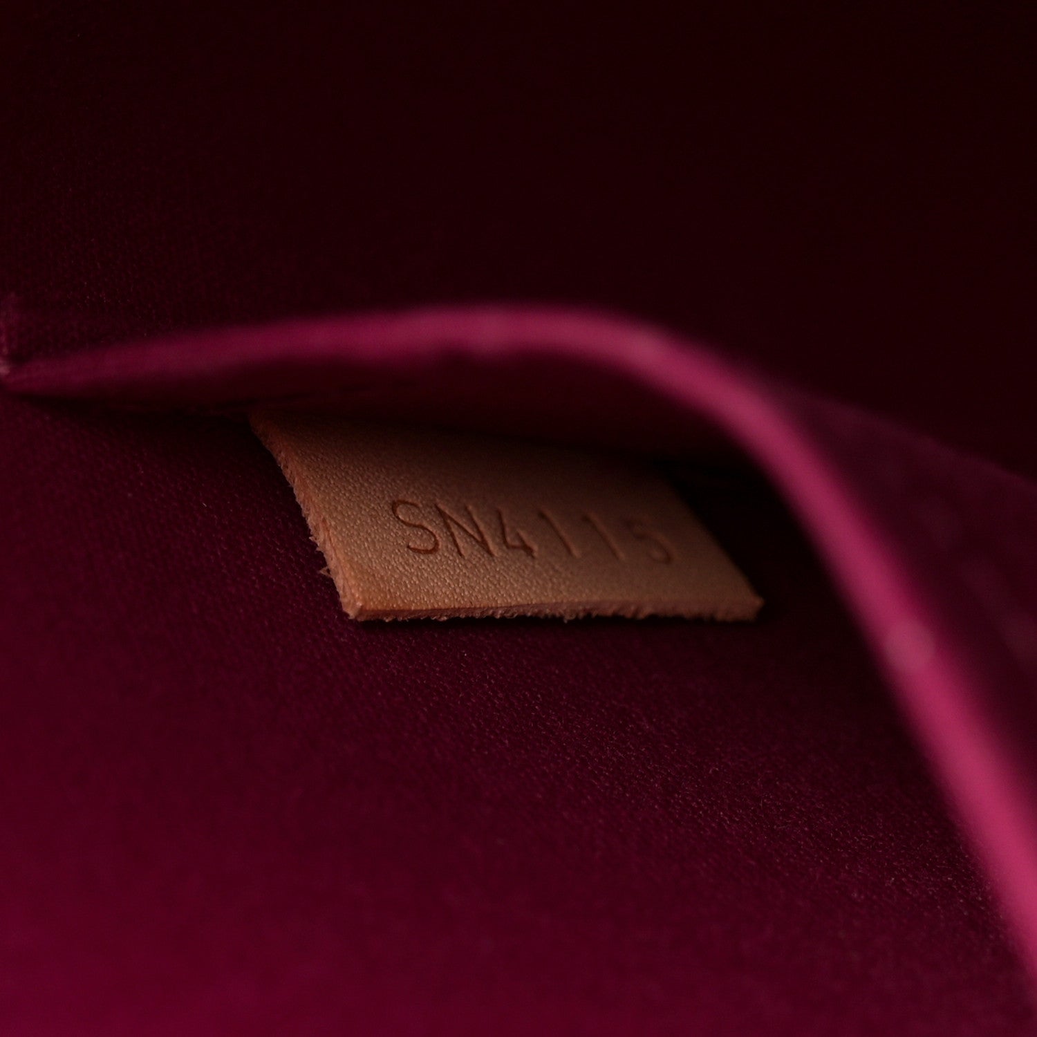 Louis Vuitton Vernis Alma PM Magenta 7 of 11