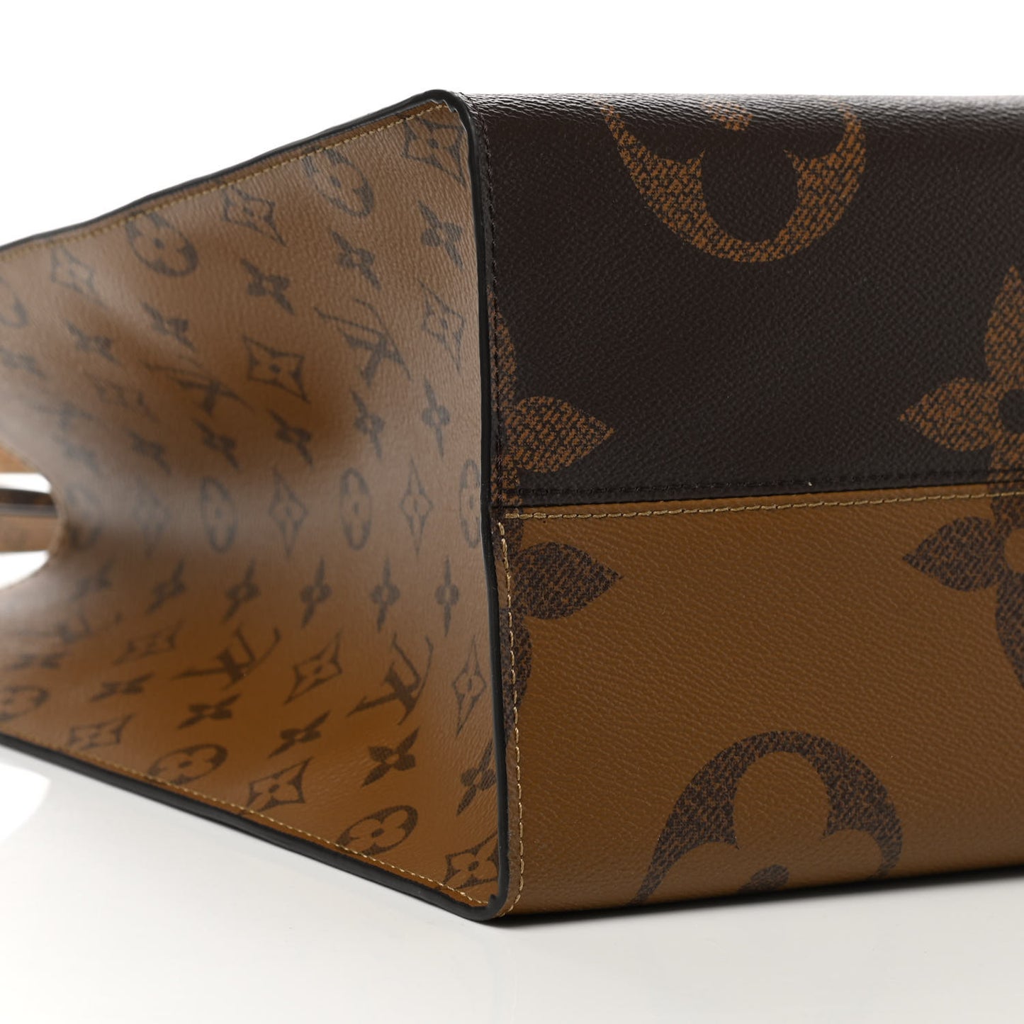 Reverse Monogram Giant Onthego GM