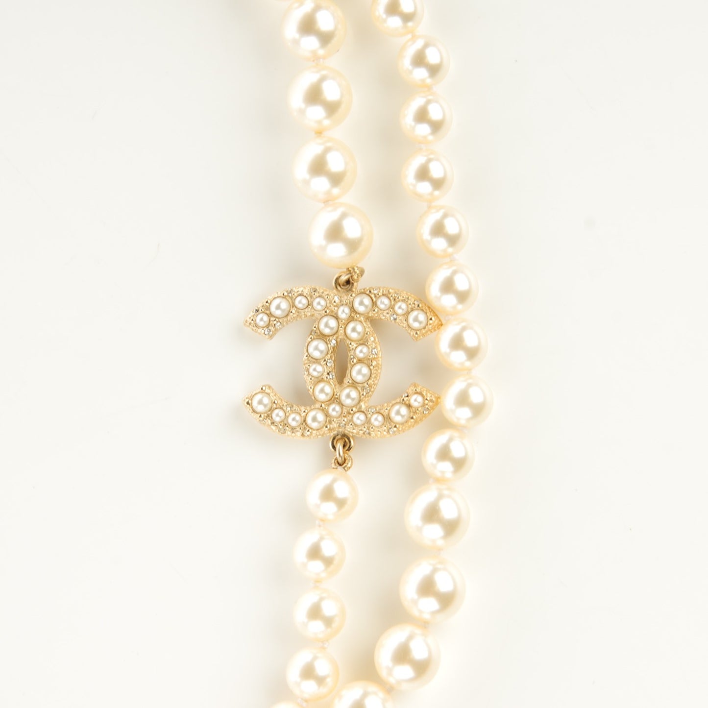 Graduated Pearl CC Long Necklace Gold