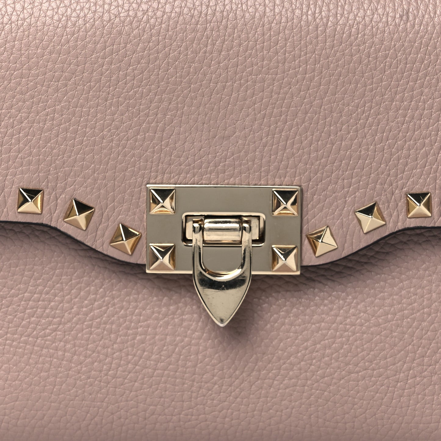 Pebbled Calfskin Medium Rockstud Flip Lock Crossbody Bag Poudre
