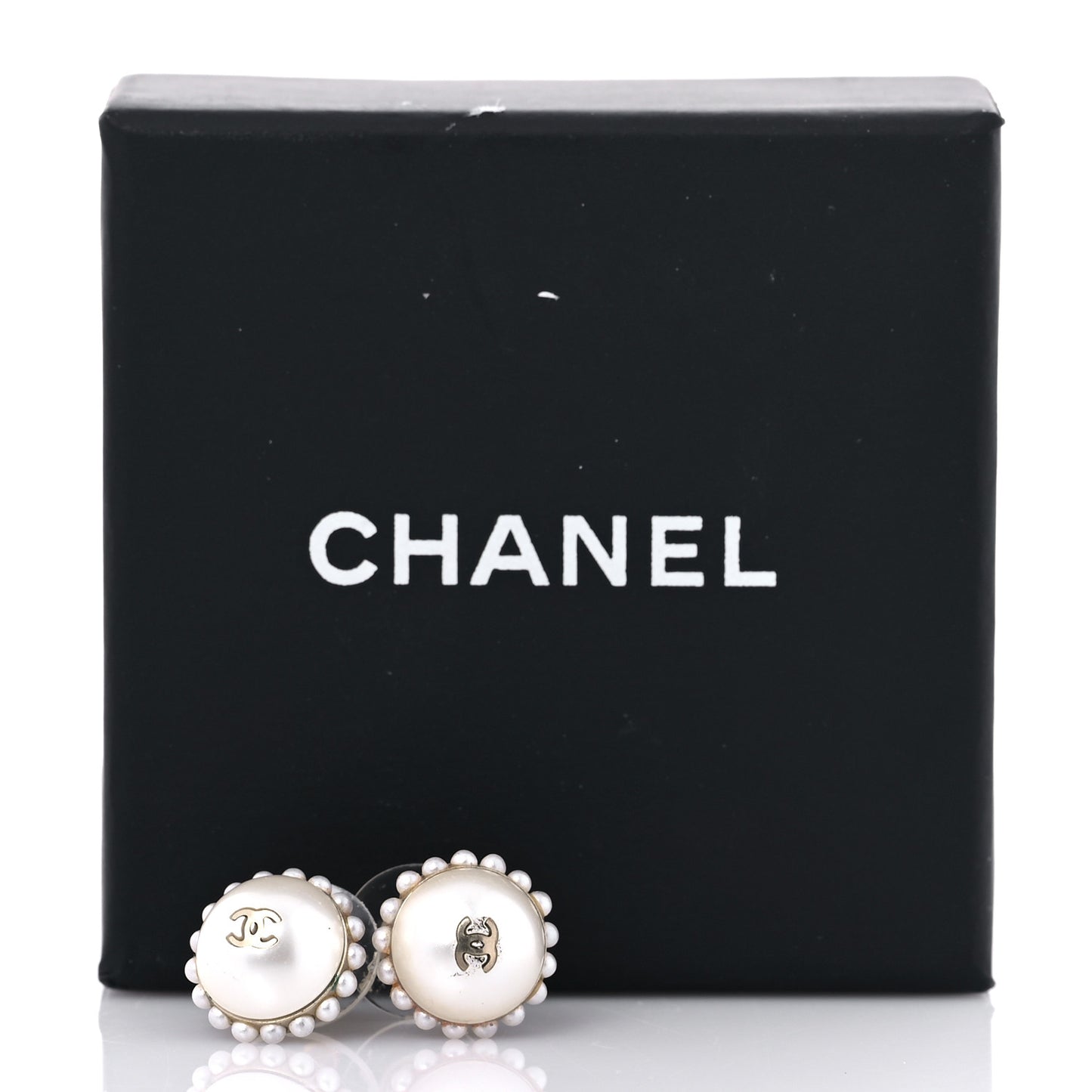 Pearl CC Round Earrings Light Gold