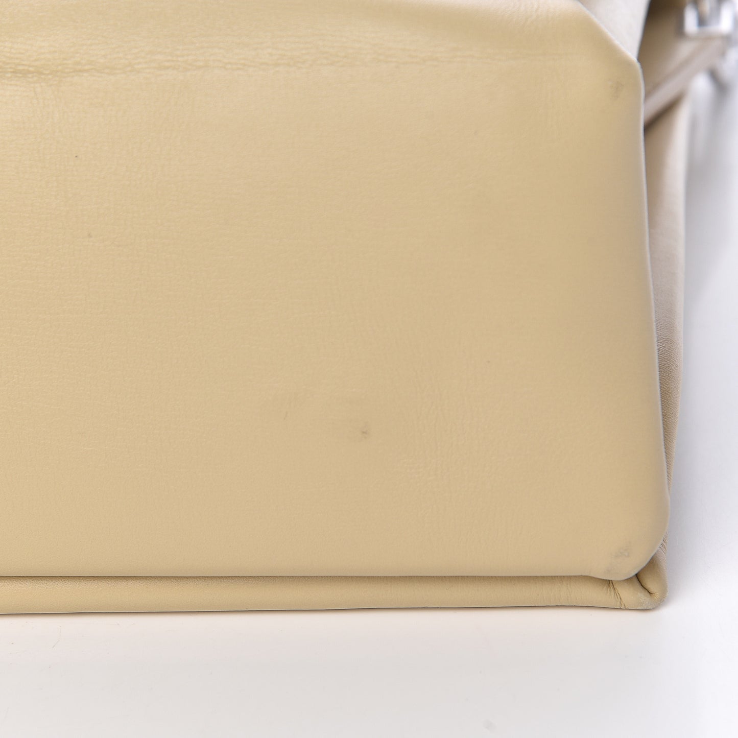 Smooth Calfskin Blade Chain Flap Vanilla