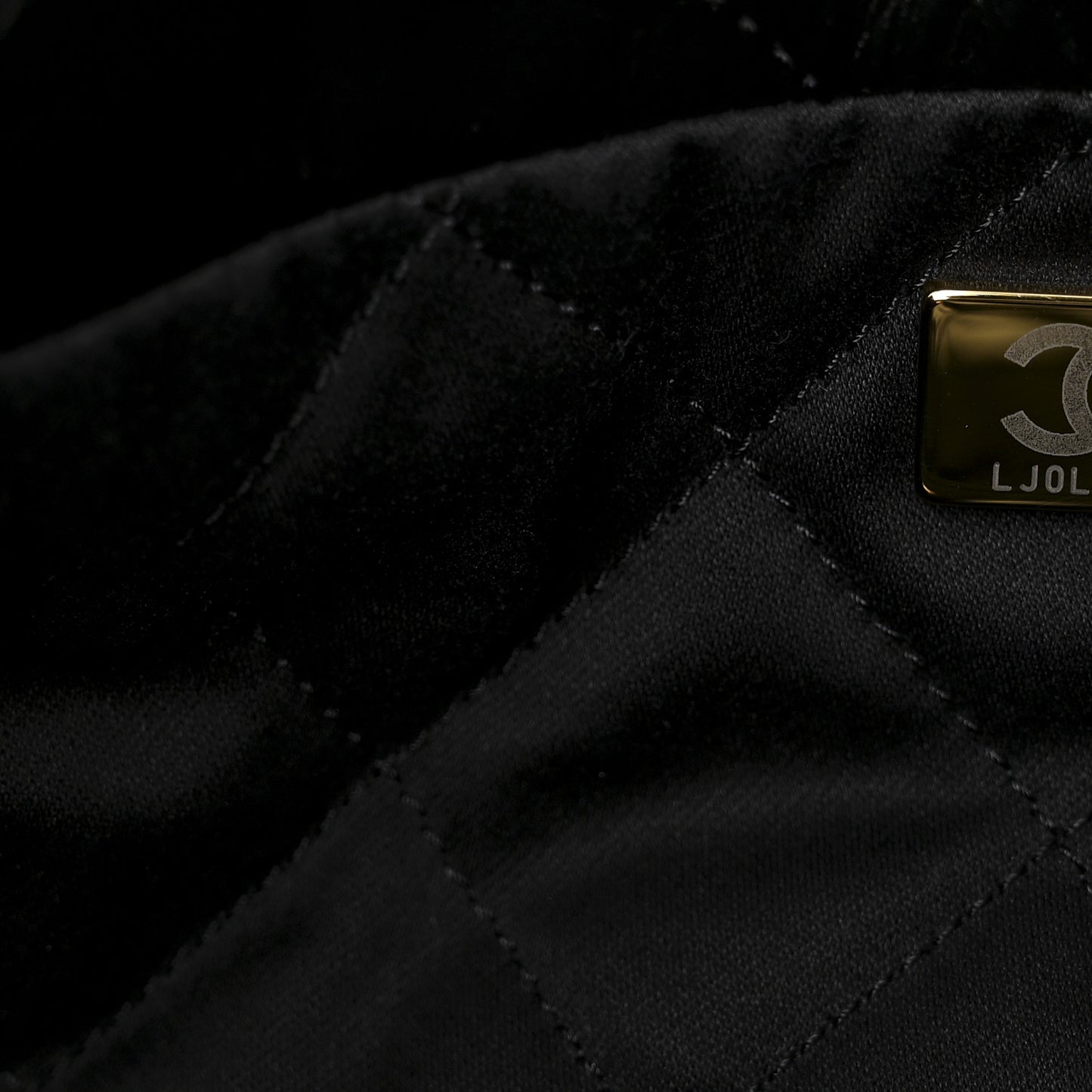 Shiny Calfskin Quilted Small Chanel 22 Black