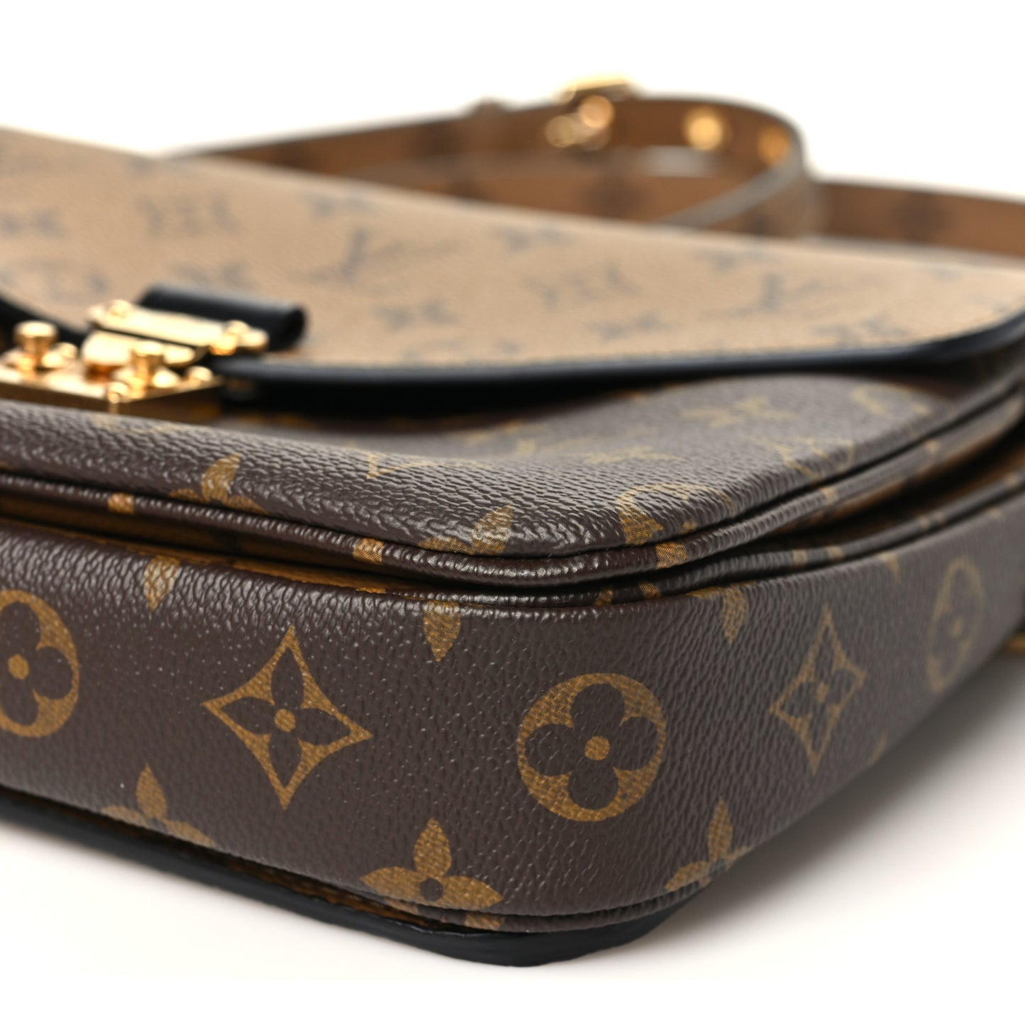 Reverse Monogram Pochette Metis