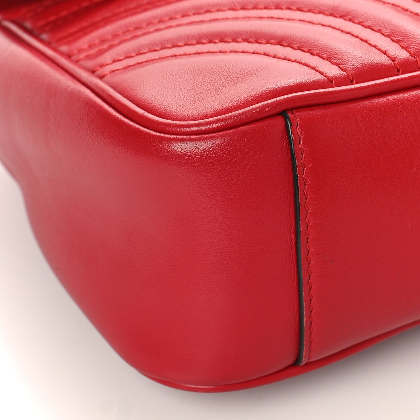 Calfskin Matelasse Small GG Marmont Shoulder Bag Hibiscus Red