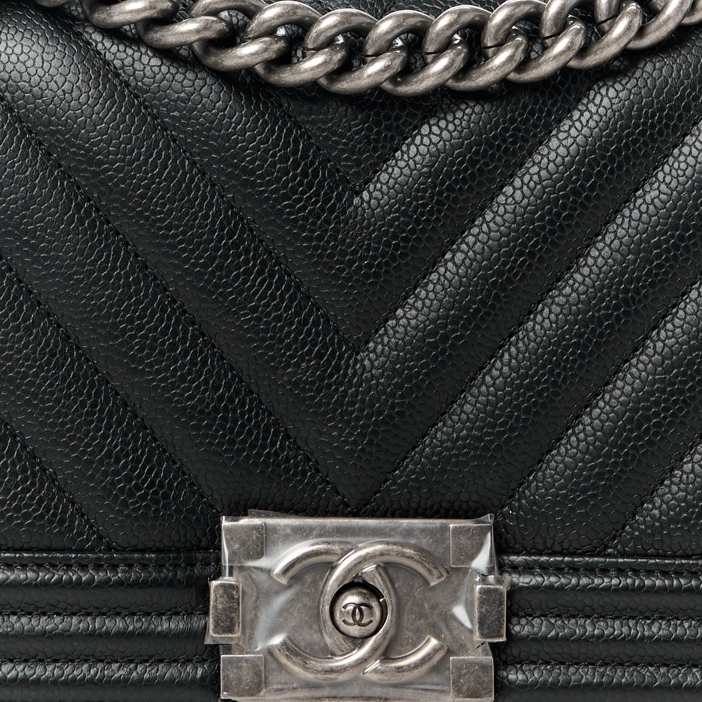 Caviar Chevron Quilted Medium Boy Flap Black