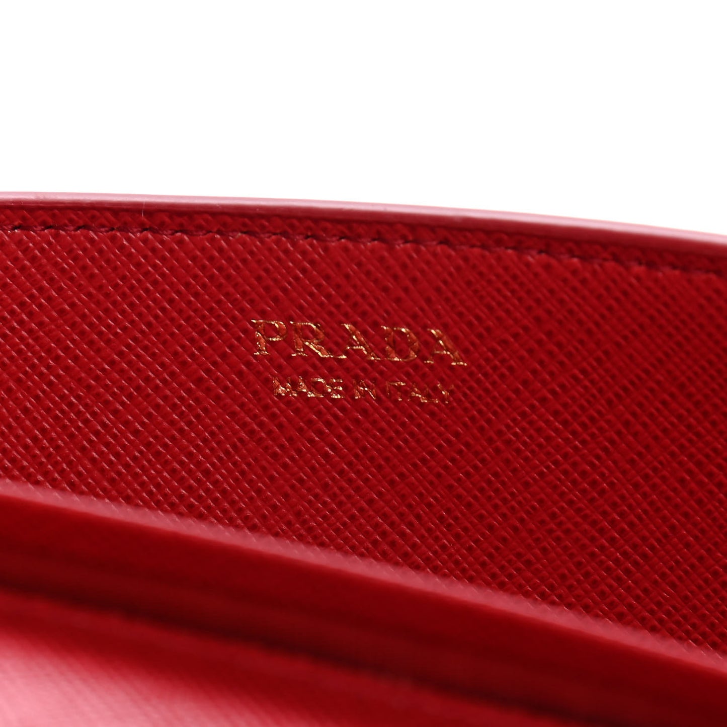 Saffiano Metal Oro Chain Wallet Fuoco