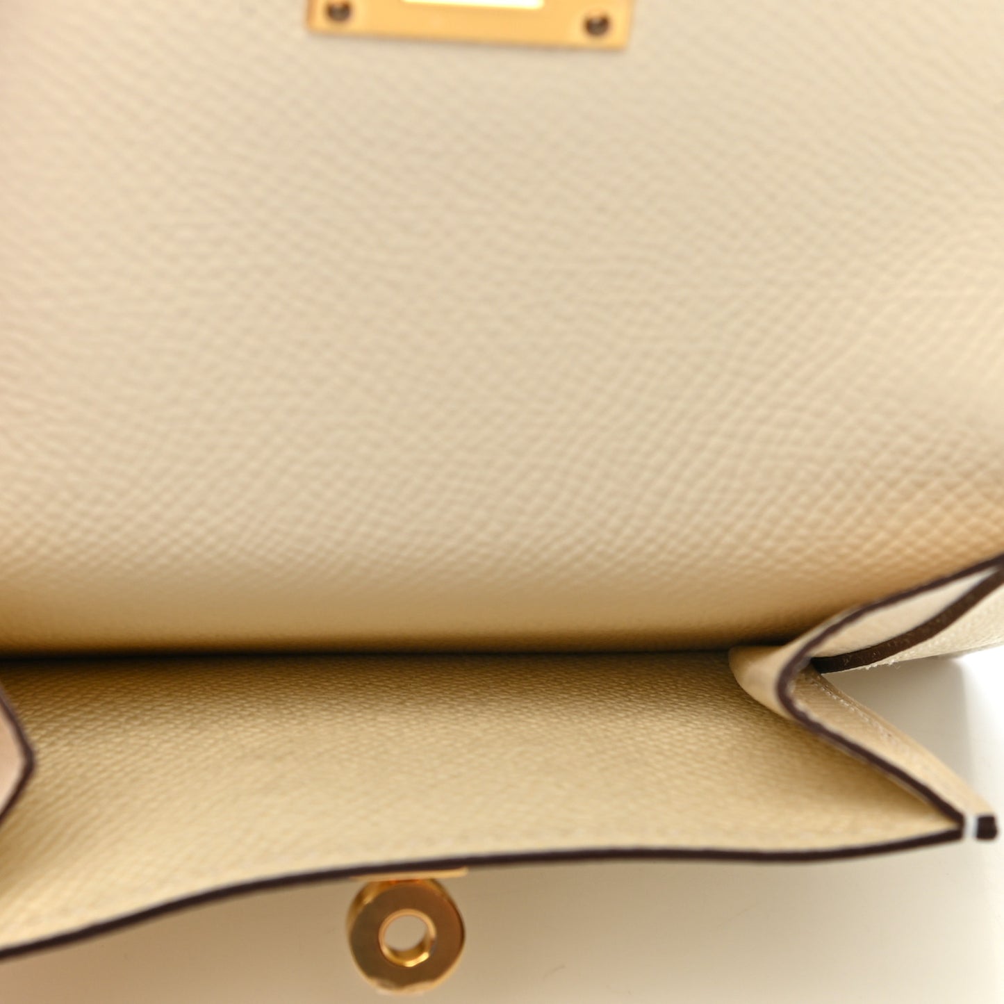 Epsom Kelly Pocket Compact Wallet Nata