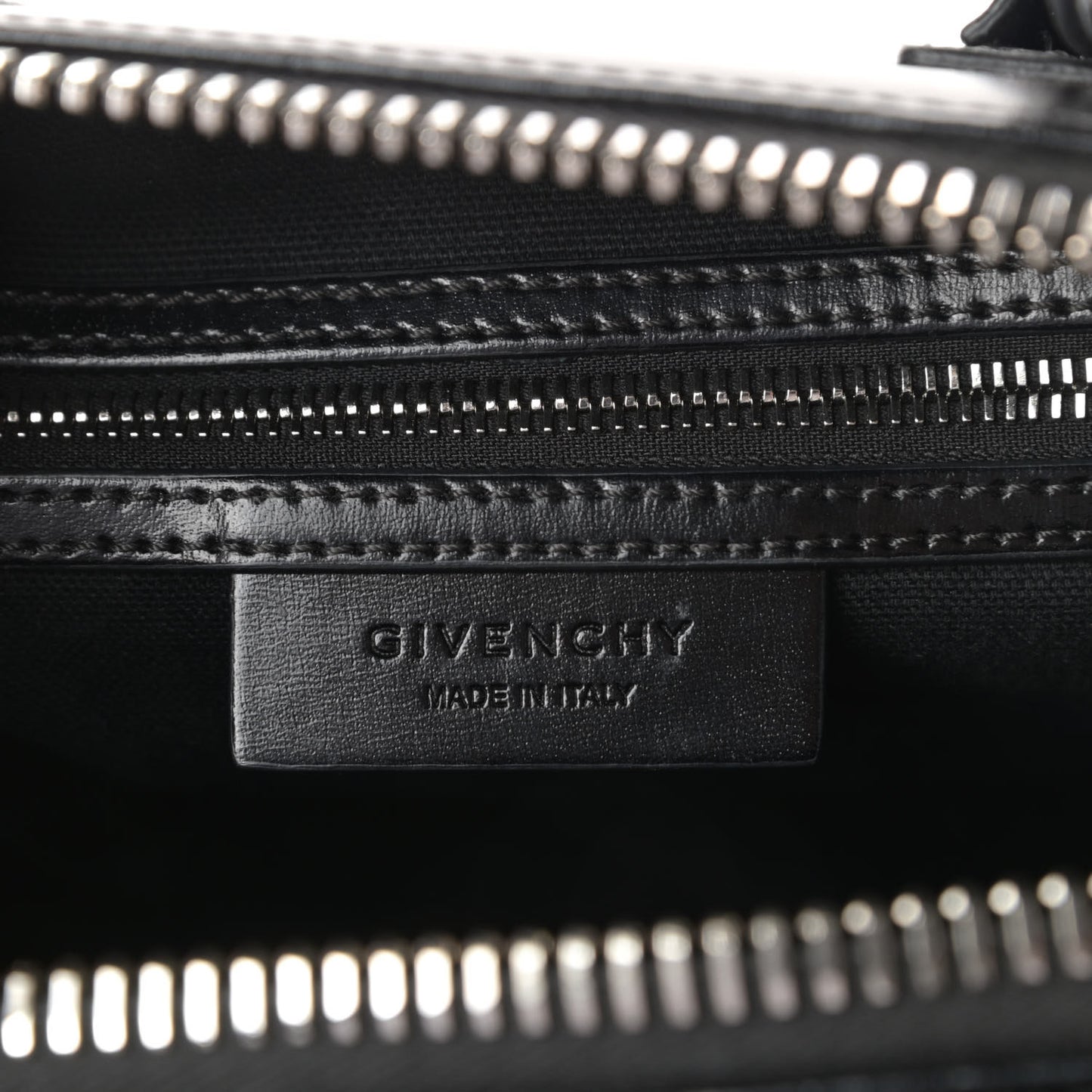 Shiny Lord Calfskin Small Antigona Black