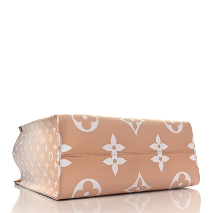 Louis Vuitton Monogram Giant By The Pool Onthego GM Brume 4 of 9