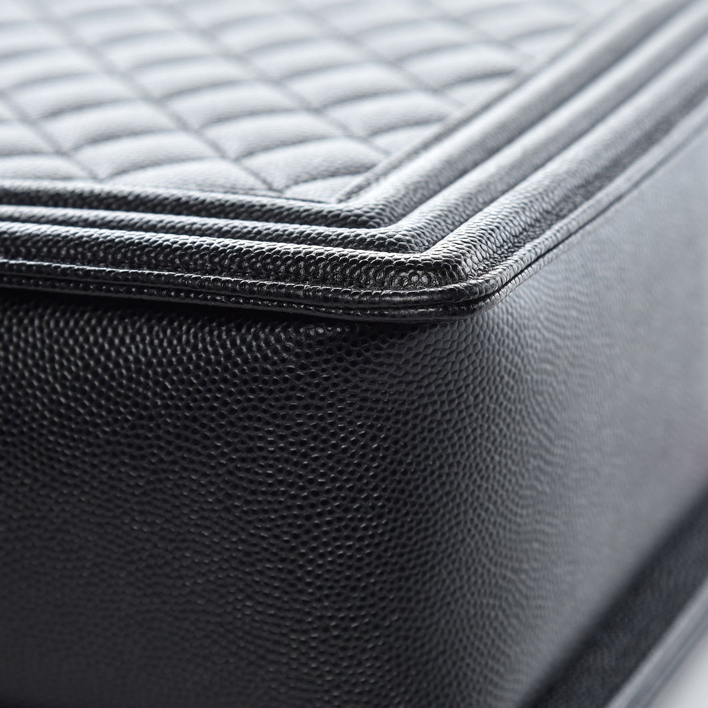 Caviar Quilted Large Boy Flap Black