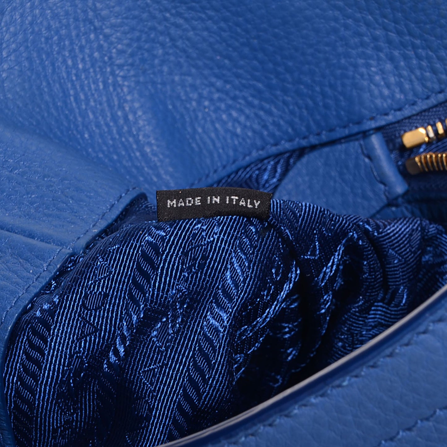 Vitello Daino Medium Satchel Azzurro