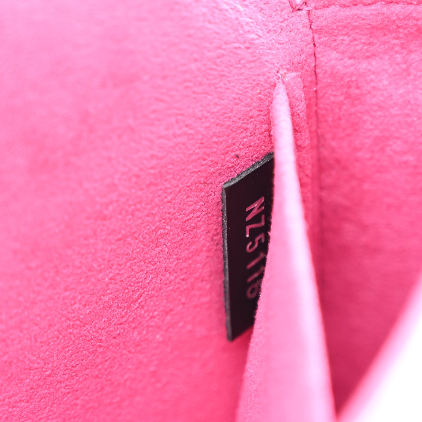 Epi Pochette Felicie Black Hot Pink
