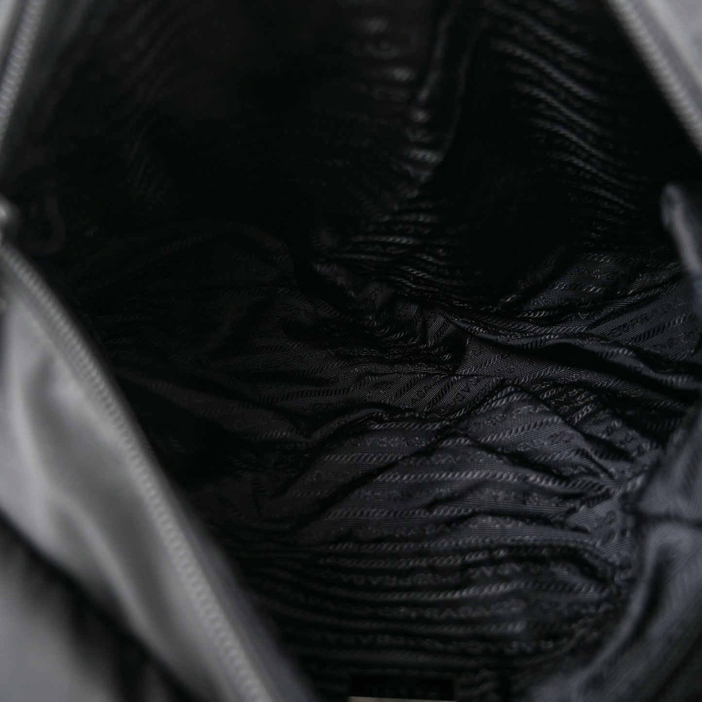 Tessuto Nylon Saffiano Vela Messenger Bag Black