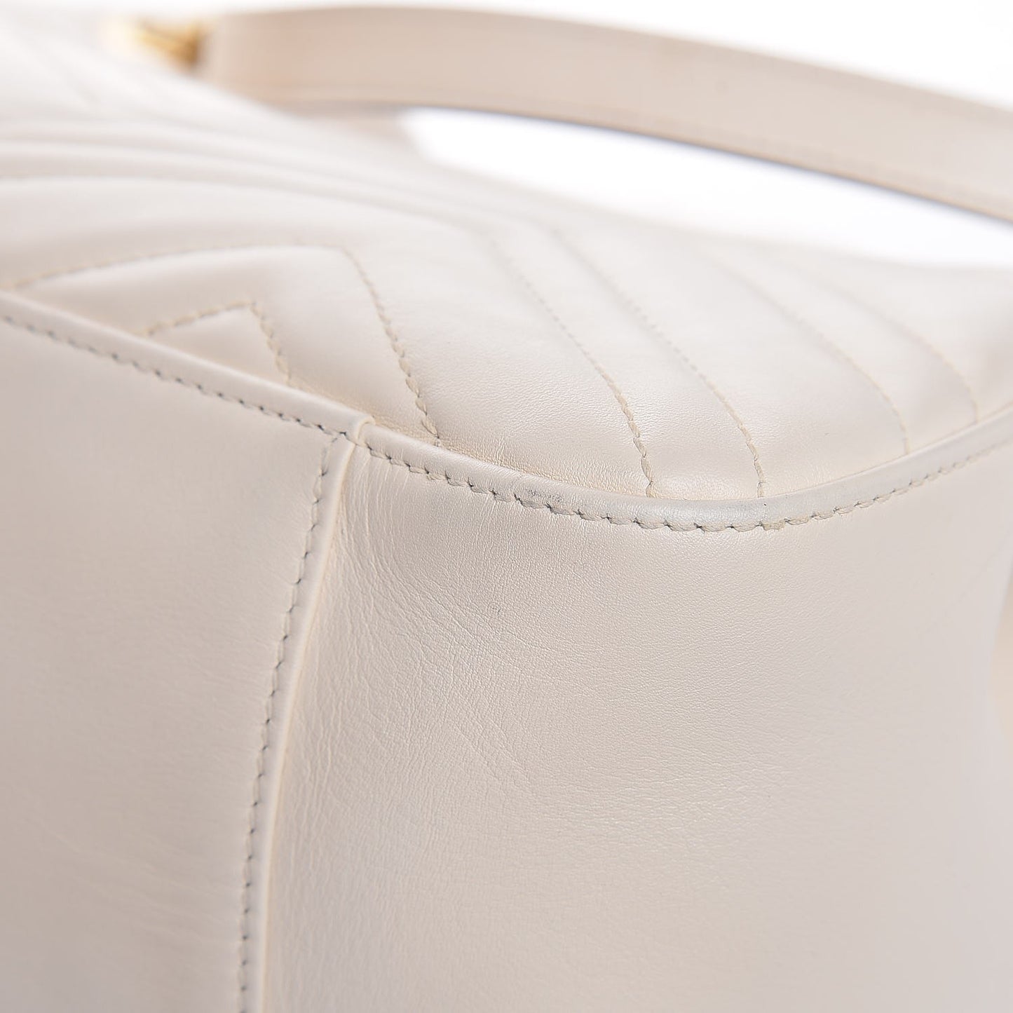 Calfskin Matelasse Medium GG Marmont Shoulder Tote Bag White