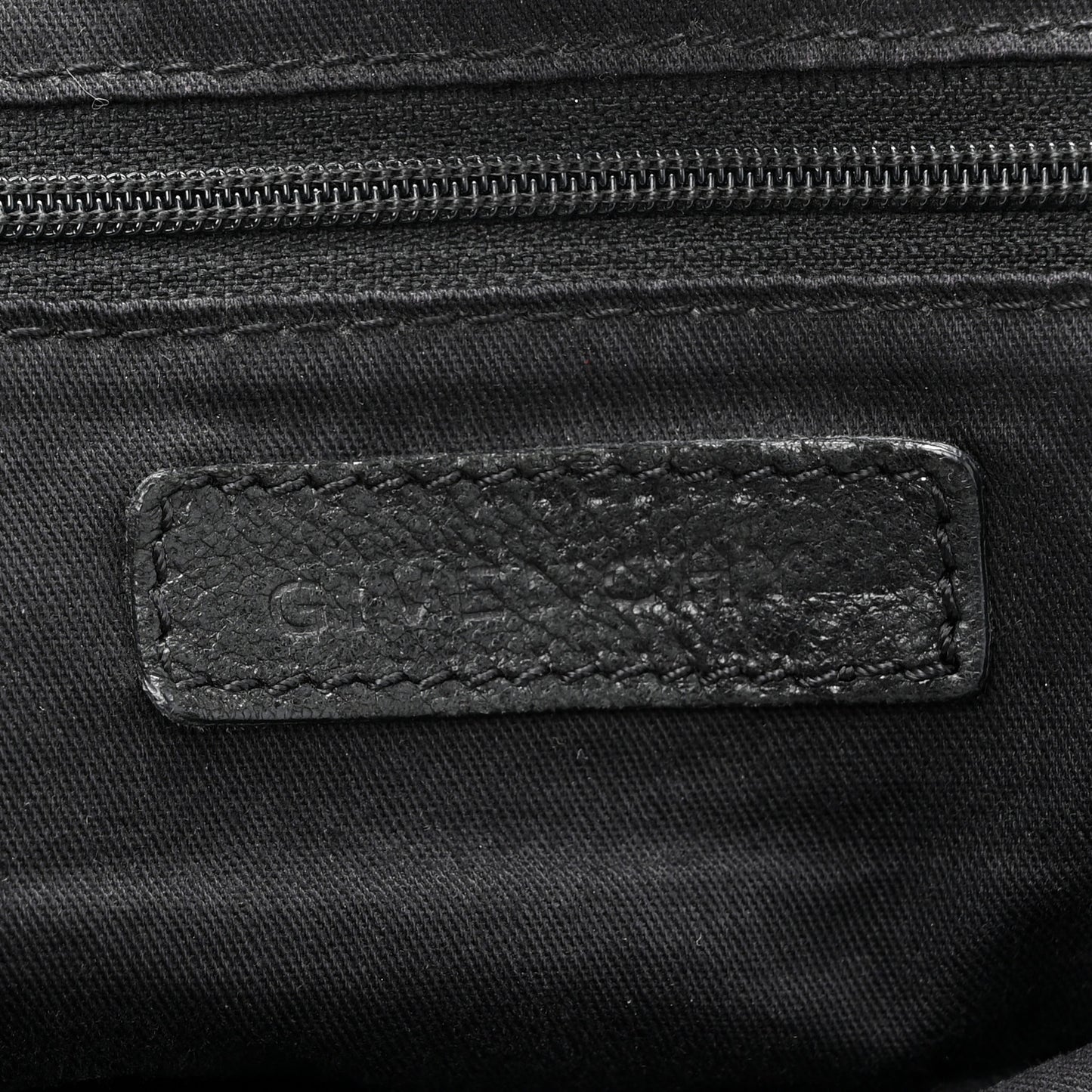 Pebbled Calfskin Medium Bolt Stud Pandora Black