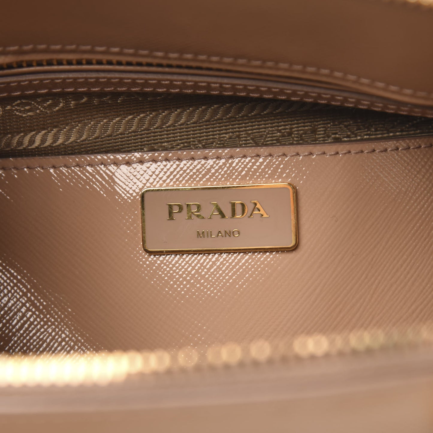 Saffiano Vernice Medium Promenade Tote Cammeo