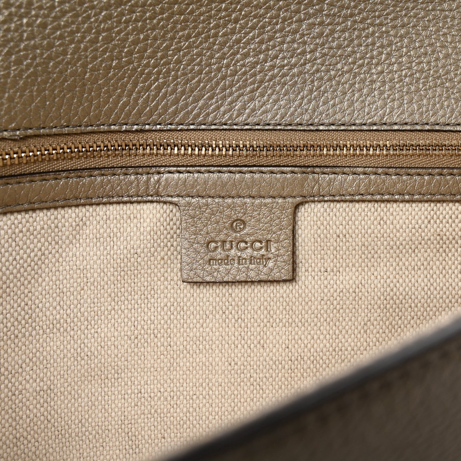 Gucci Metallic Pebbled Calfskin Medium Soho Clutch Golden Beige 6 of 7
