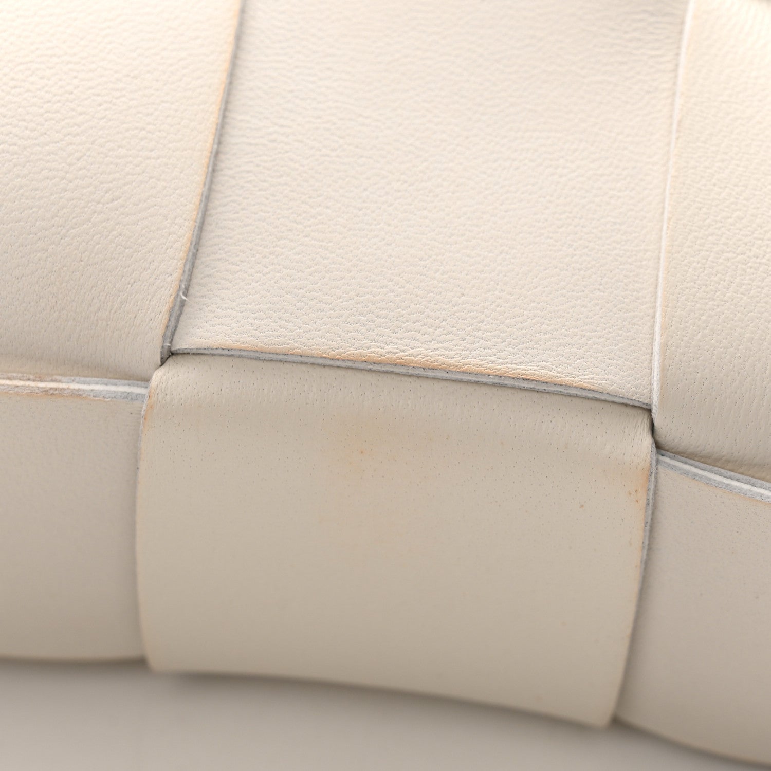 Bottega Veneta Lambskin Maxi Intrecciato Cassette Crossbody Bag White 21 of 25