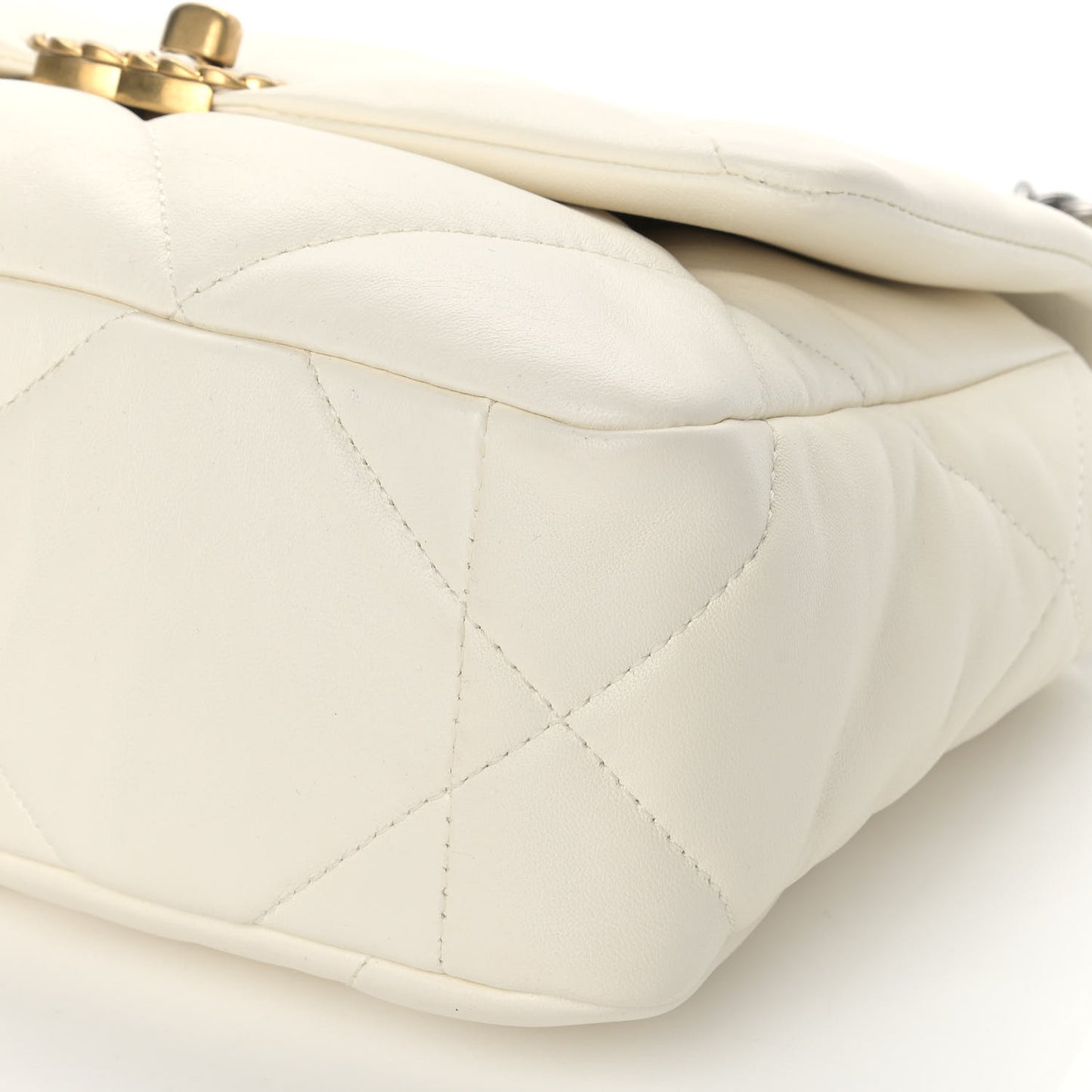 Lambskin Quilted Medium Chanel 19 Flap White