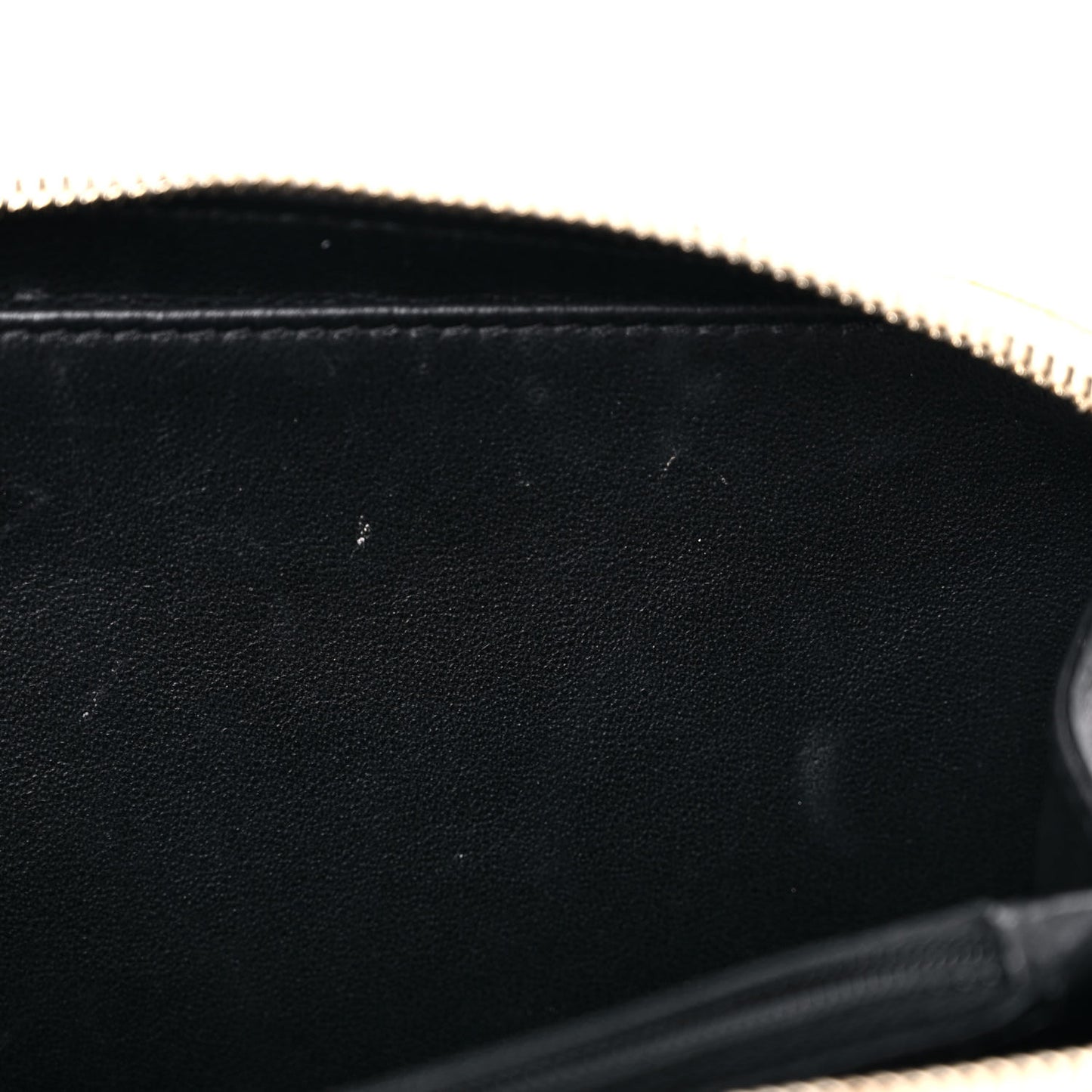 Caviar Quilted Medium CC Filigree Vanity Case White Black