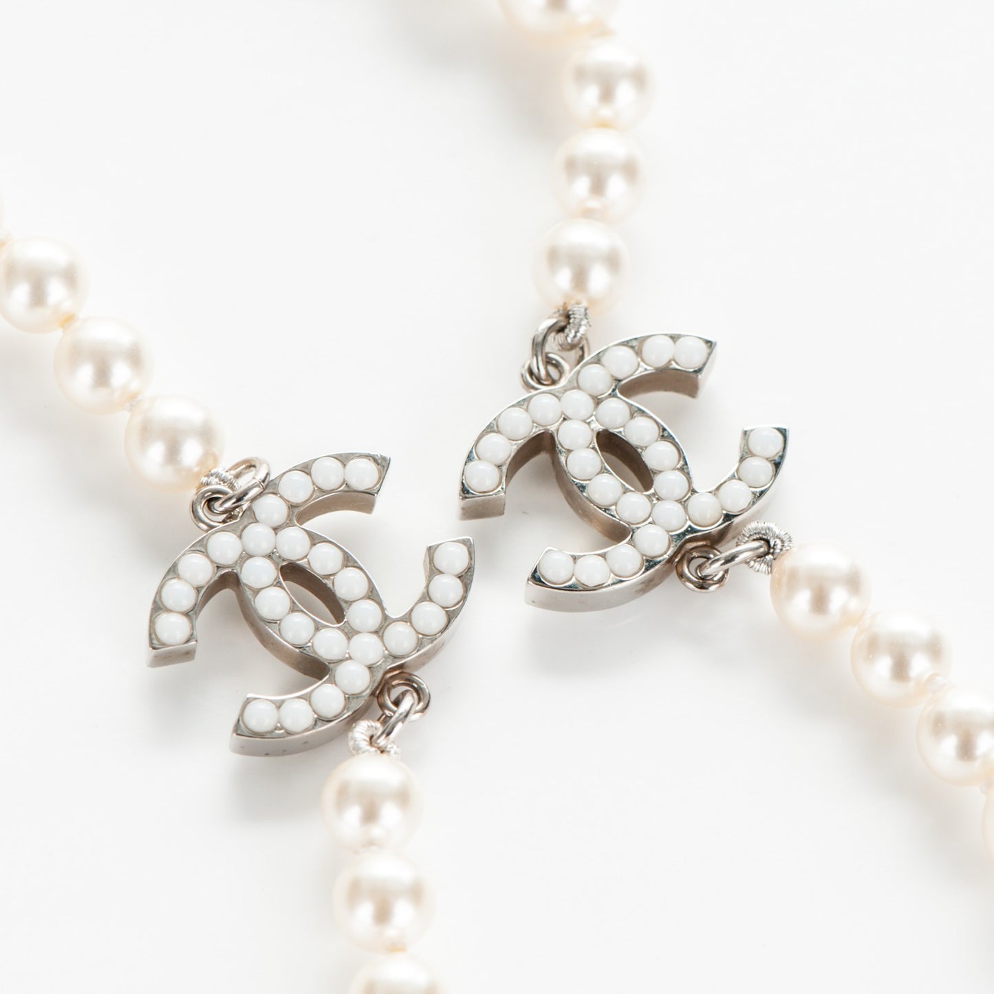 Graduated Pearl CC Long Necklace Silver