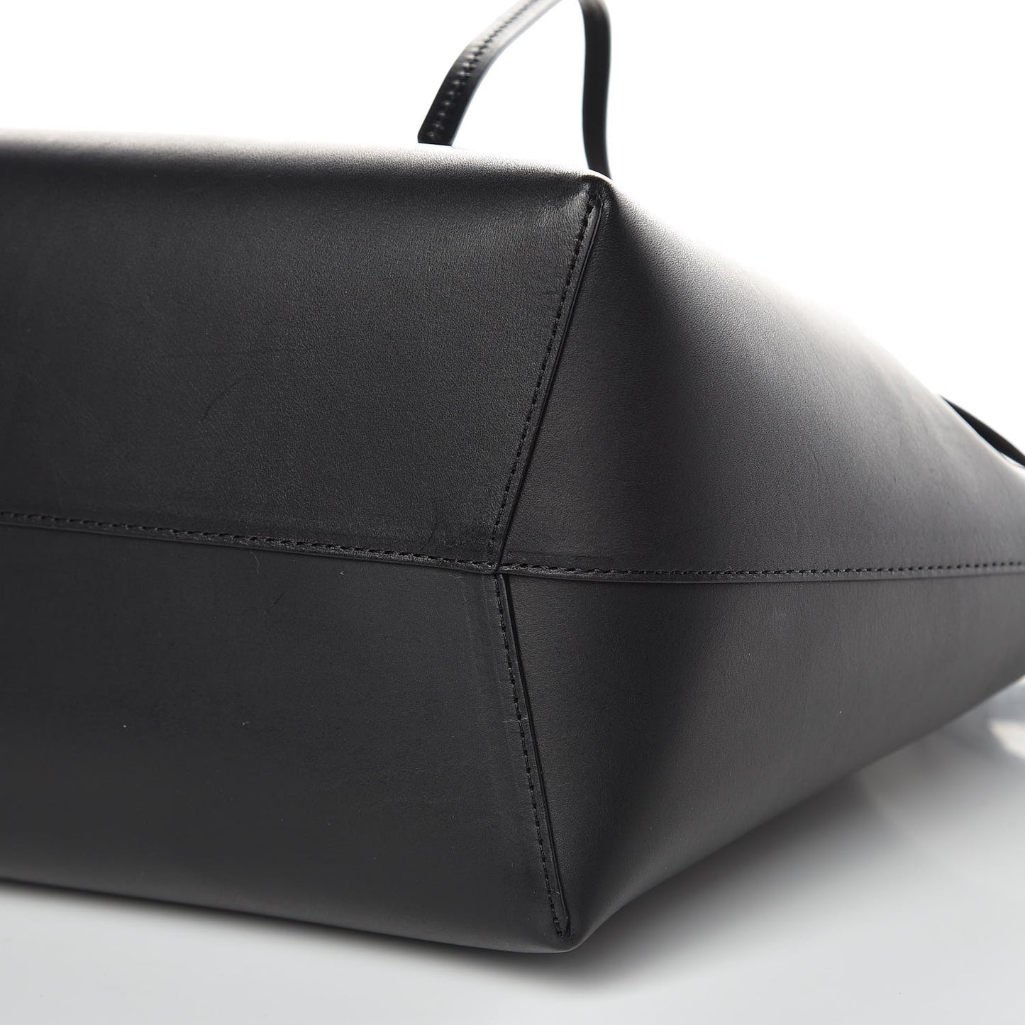 Vegetable Tanned Calfskin Bucket Bag Black Flamma
