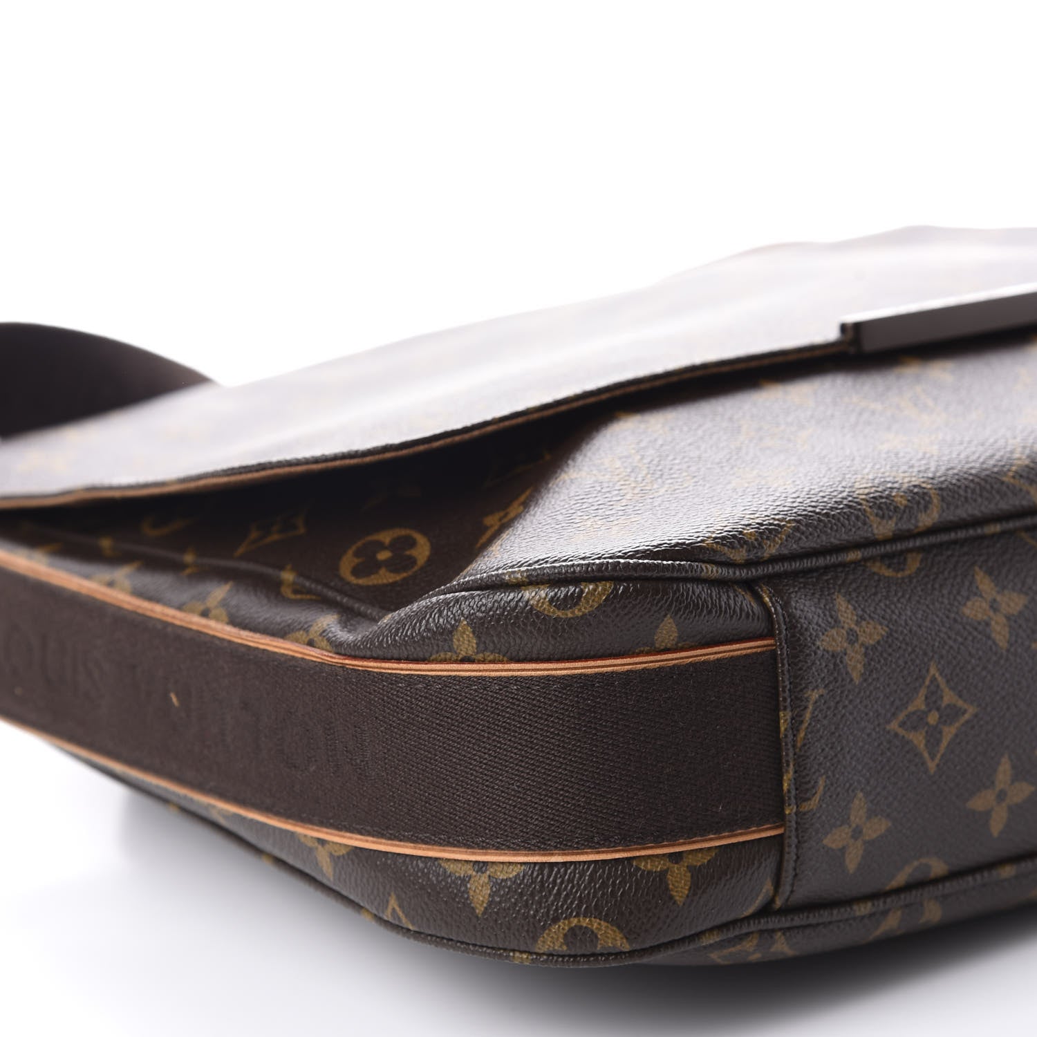 Louis Vuitton Monogram Beaubourg MM Messenger Bag 6 of 10