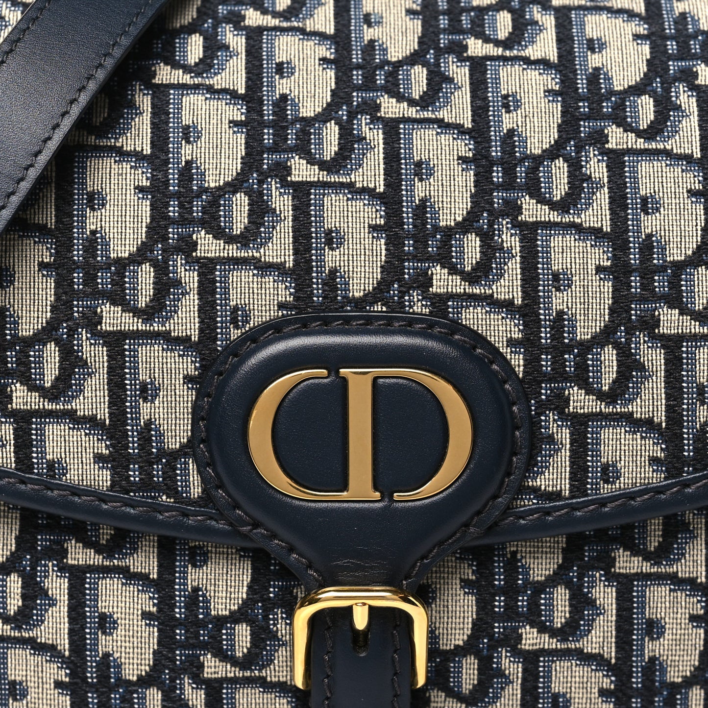 Oblique Medium Bobby Flap Blue