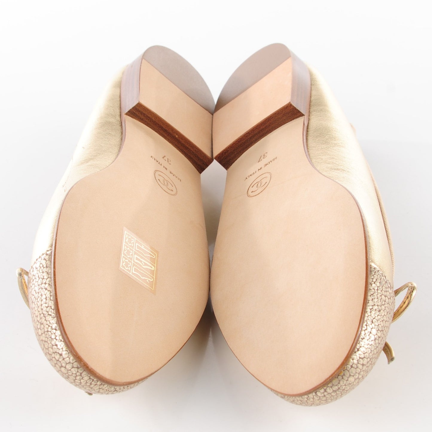 Lambskin Metallic Caviar CC Cap Toe Ballerina Flats 37 Light Gold