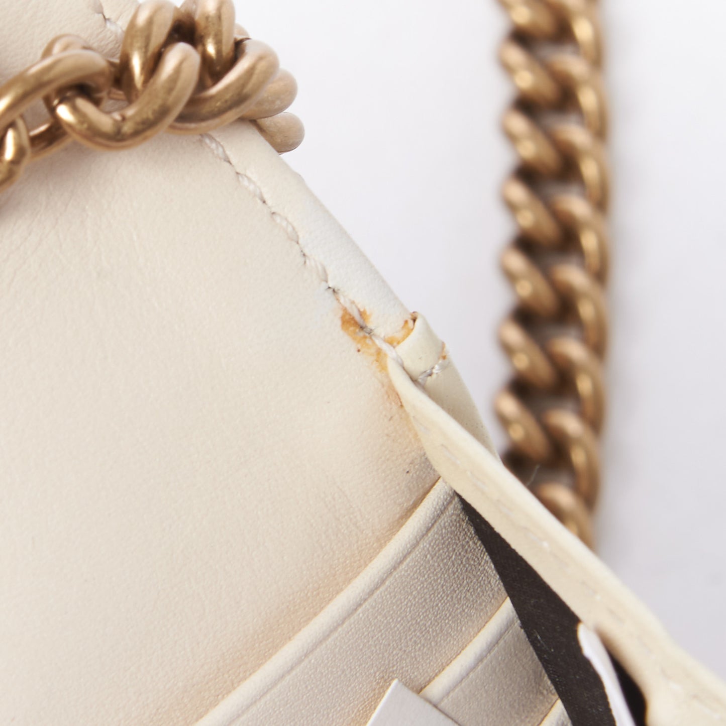 Calfskin Matelasse GG Marmont Chain Wallet Mystic White