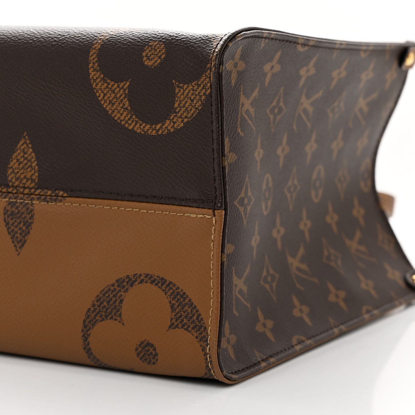 Reverse Monogram Giant Onthego MM