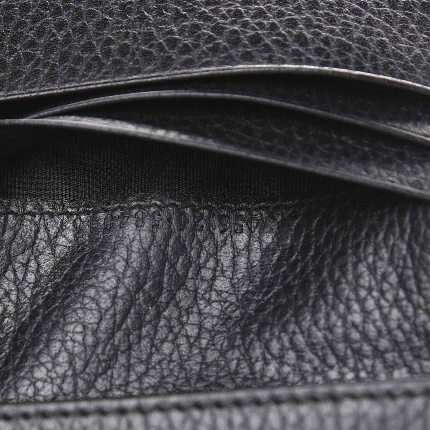 Pebbled Calfskin GG Marmont Card Case Black