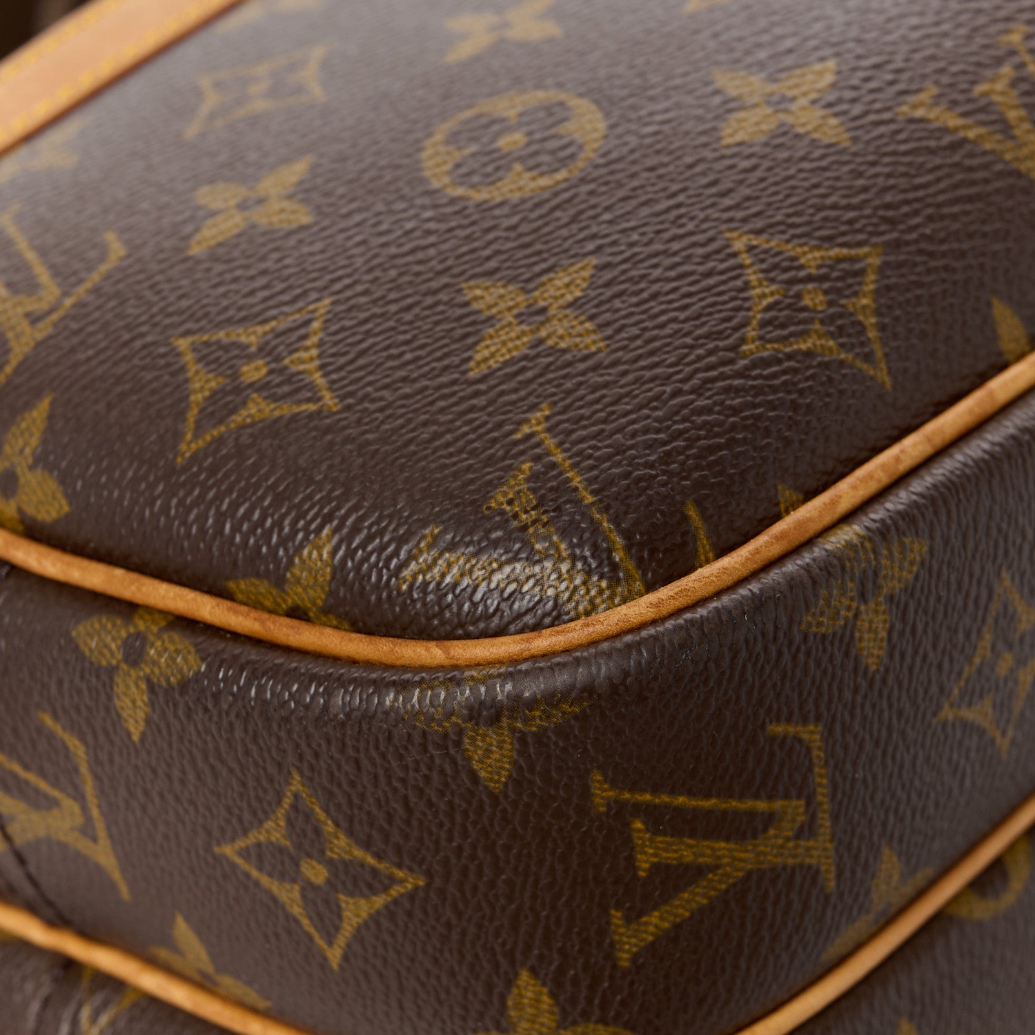 Louis Vuitton Monogram Reporter PM 17 of 17