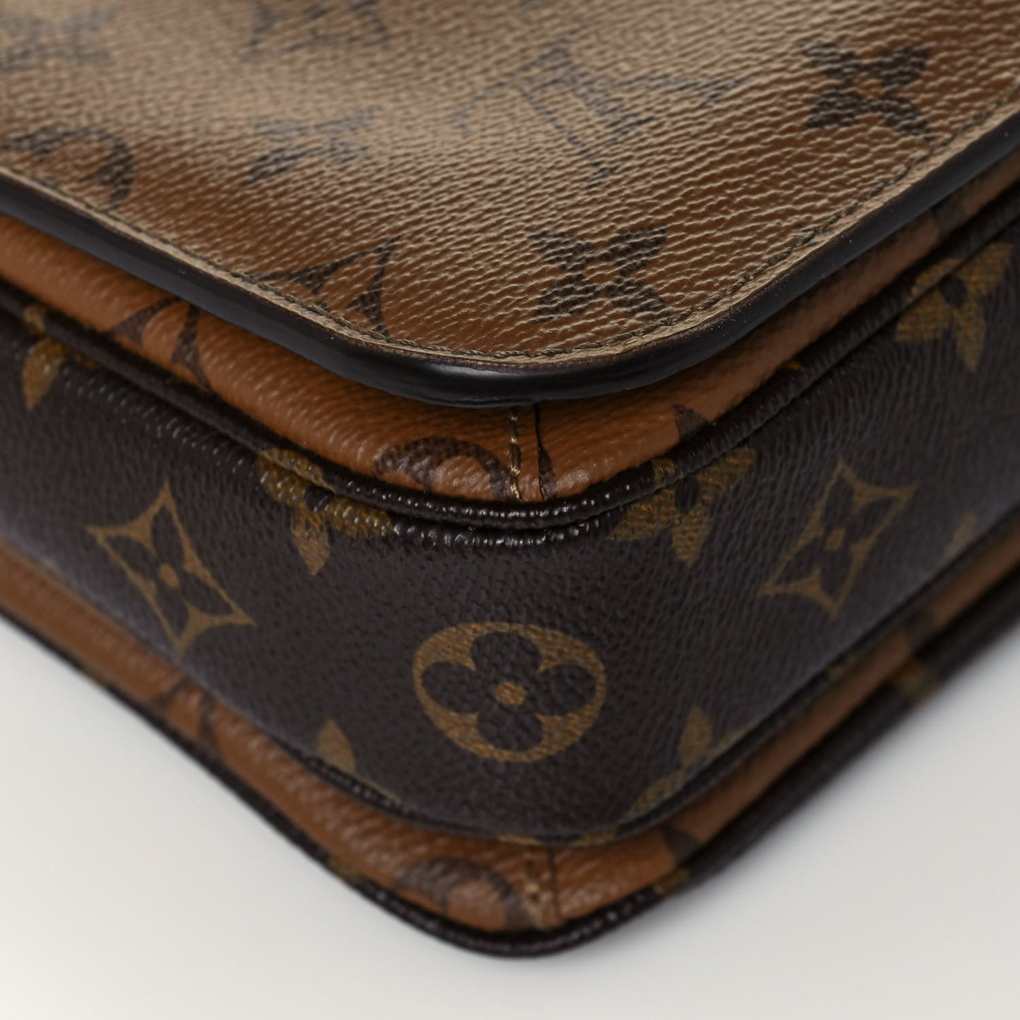 Reverse Monogram Pochette Metis