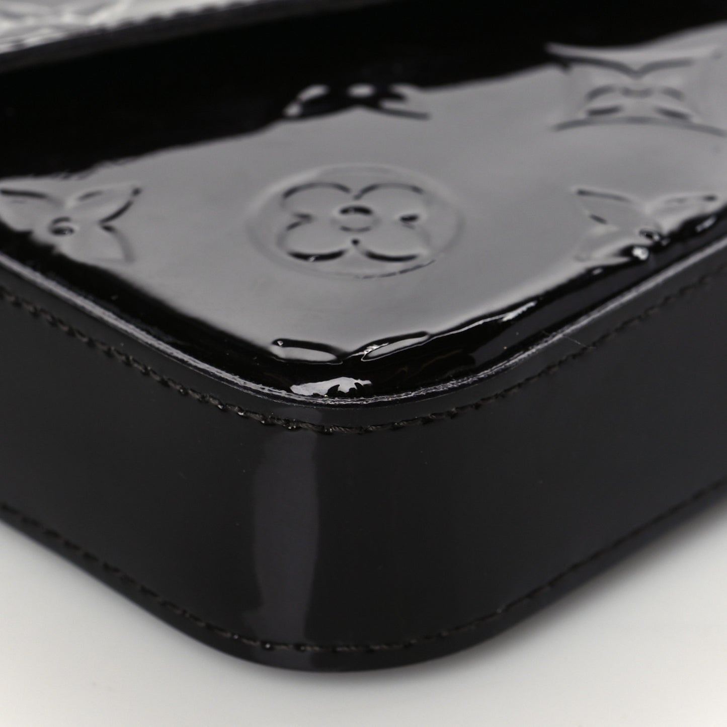 Vernis Pochette Felicie Chain Wallet Amarante