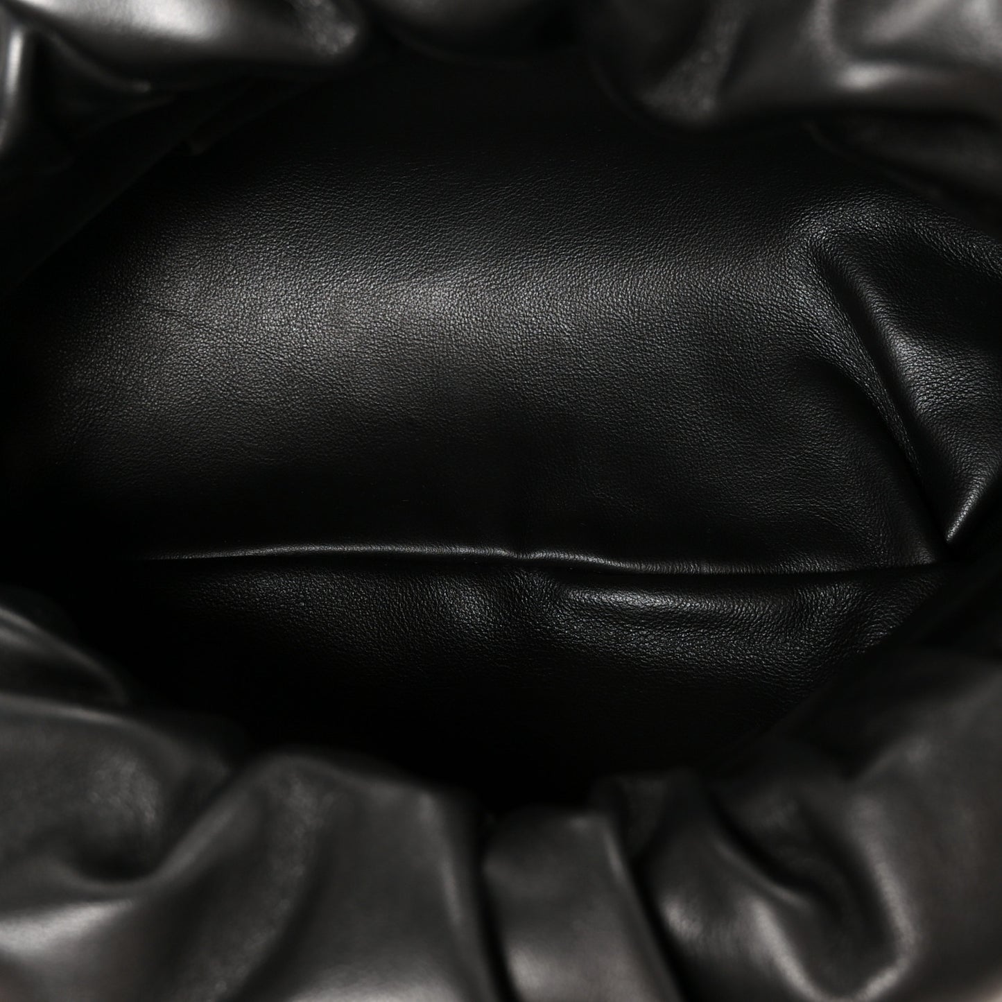 Calfskin The Pouch Chain Black