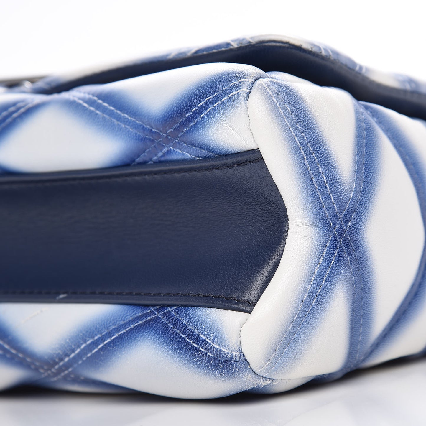Lambskin Malletage Contraste GO-14 PM Blue