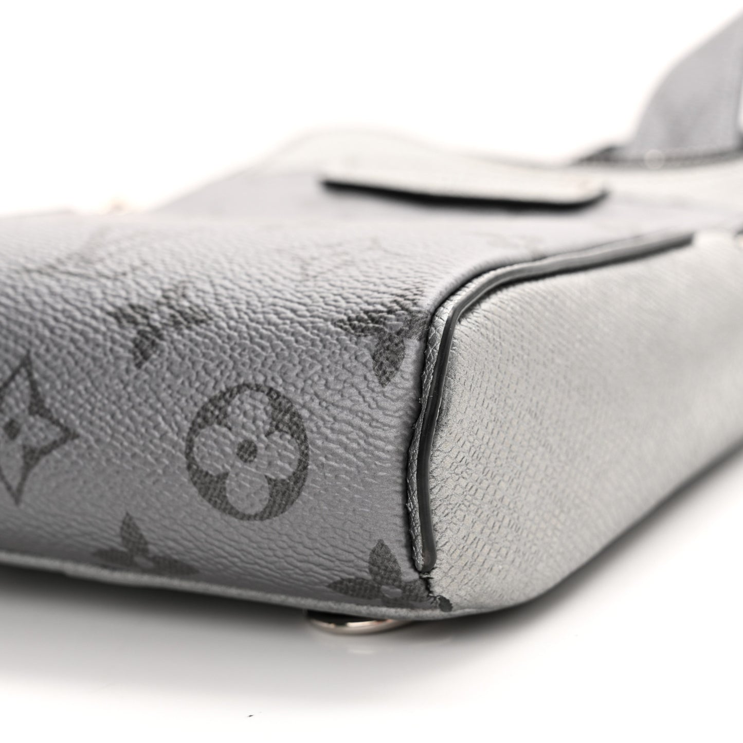 Taigarama Outdoor Slingbag Gunmetal Silver