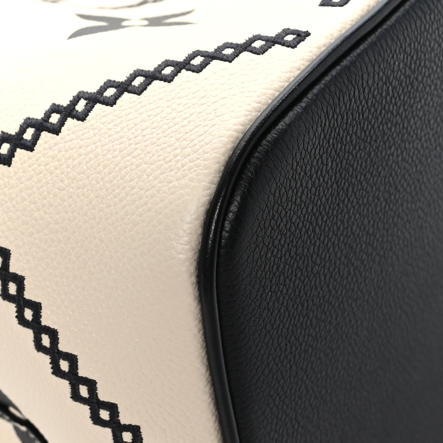 Louis Vuitton Empreinte Monogram Giant Broderies Neonoe MM Cream Black 8 of 9