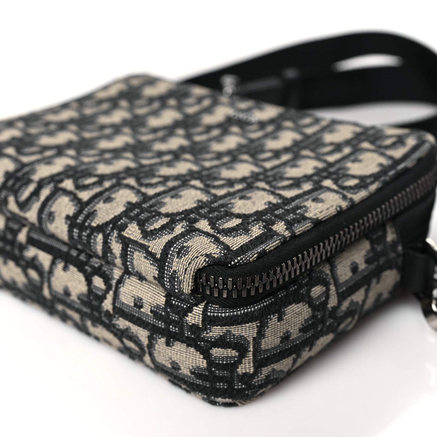 Oblique Messenger Pouch Black