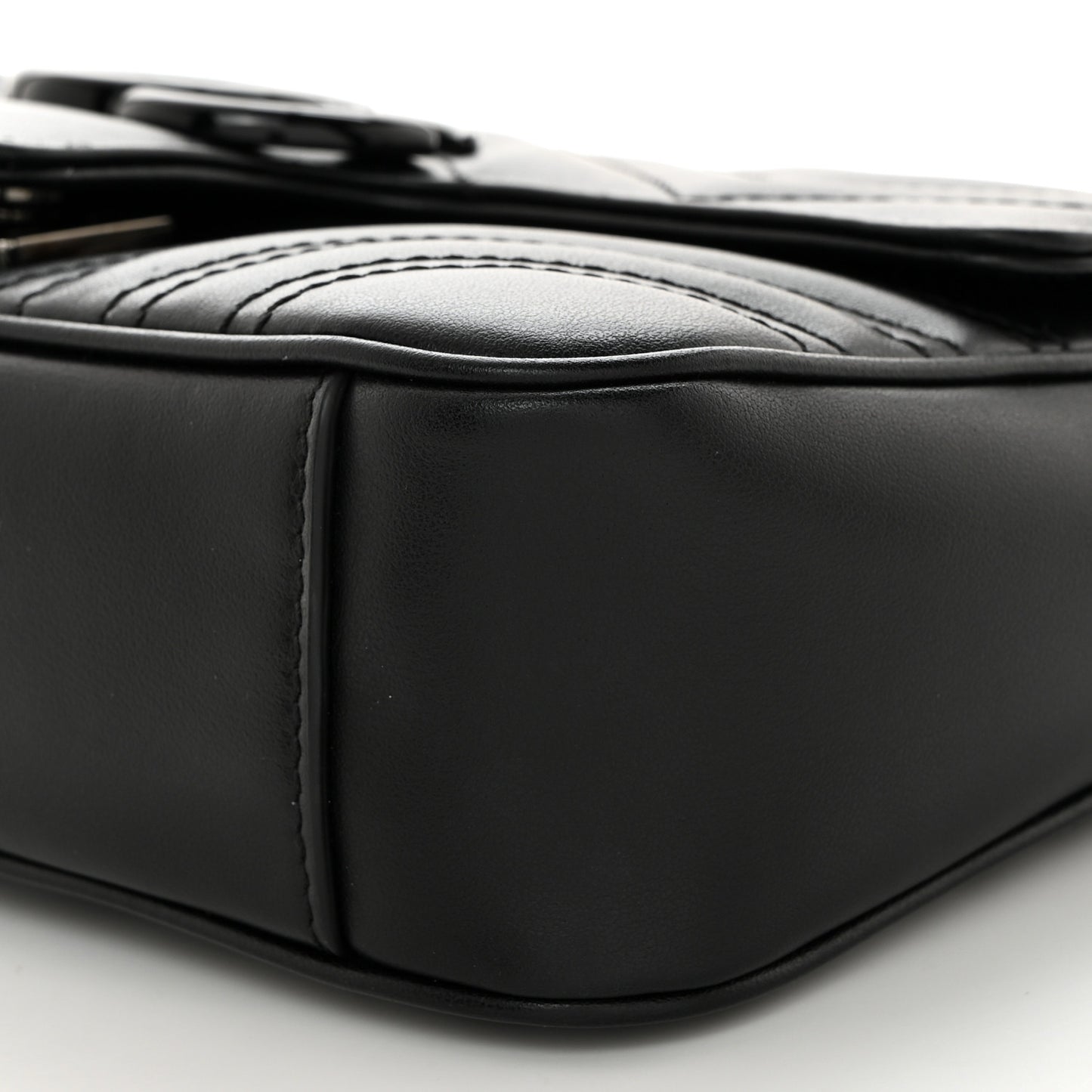 Calfskin Matelasse Monochrome Mini GG Marmont Shoulder Bag Black