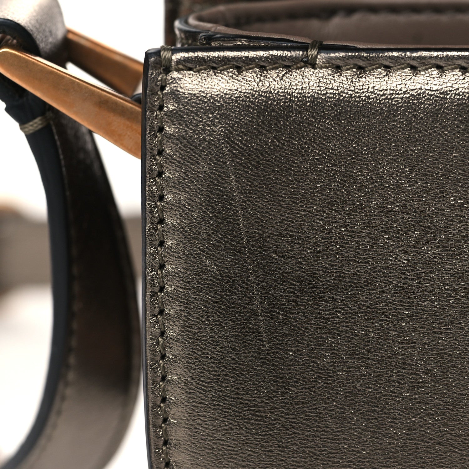Valentino Garavani Metallic Nappa Small Supervee Crossbody Bag Silber 12 of 15