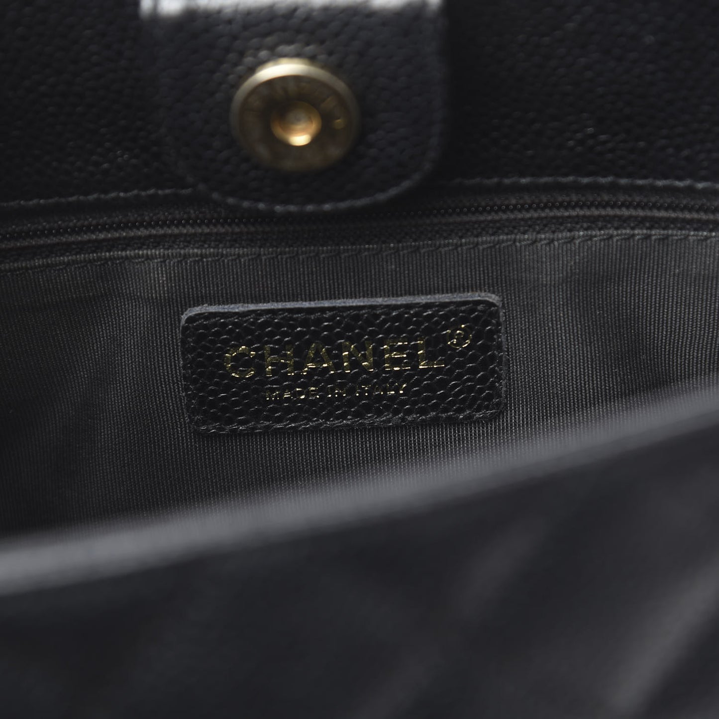 Caviar Quilted Petit Shopping Tote PST Black