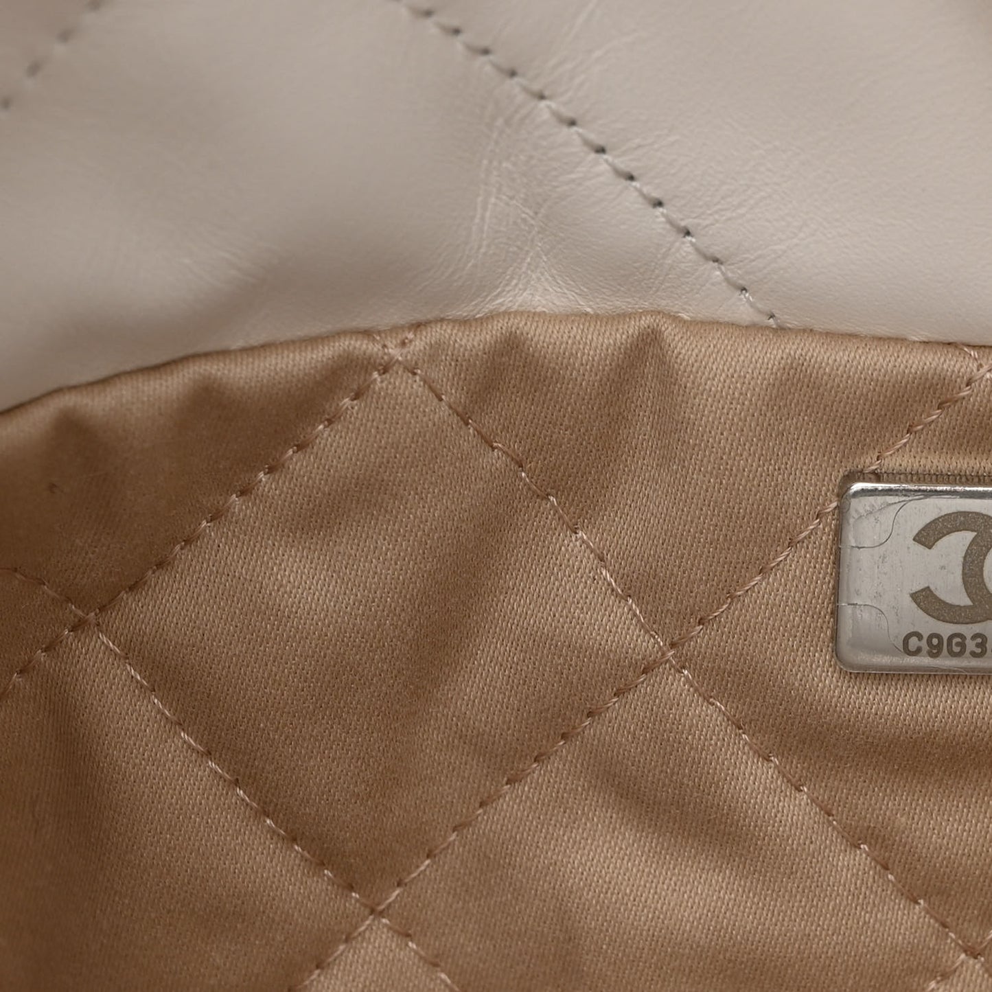 Shiny Calfskin Quilted Small Rainbow Chanel 22 White