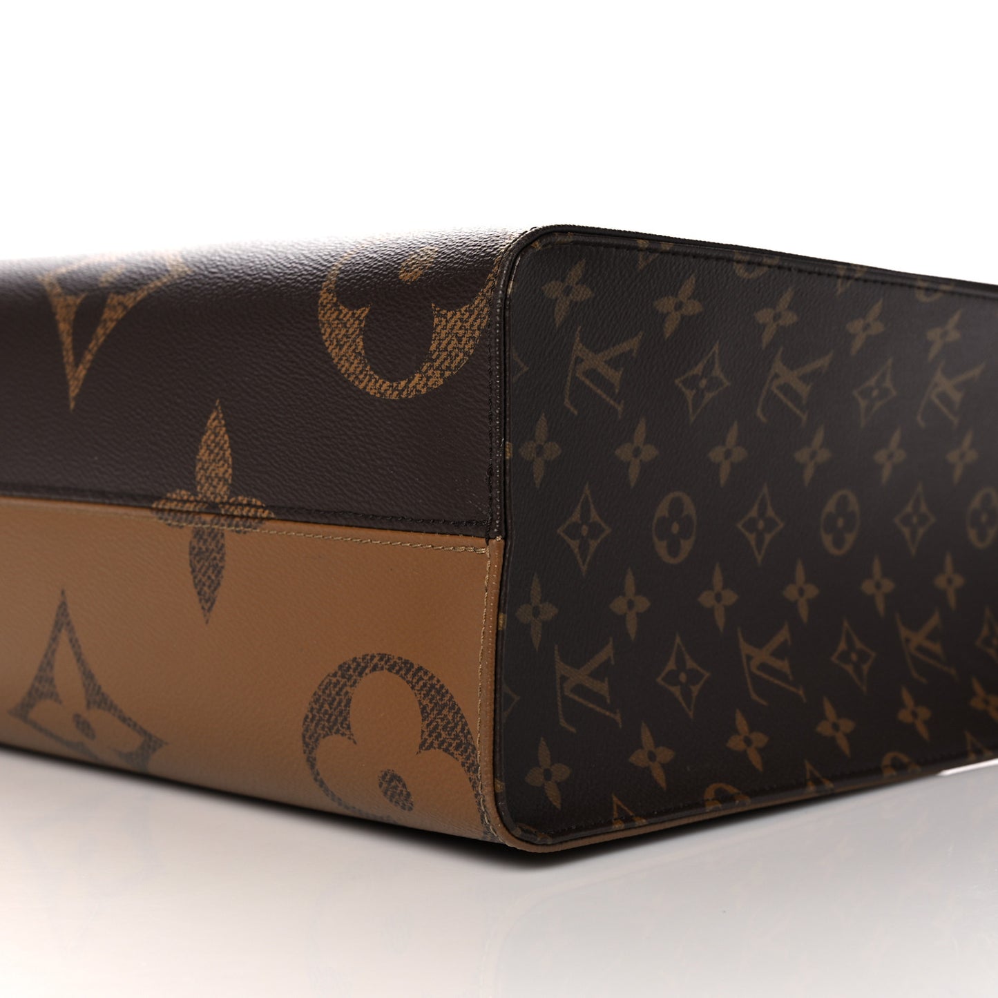 Reverse Monogram Giant Onthego MM