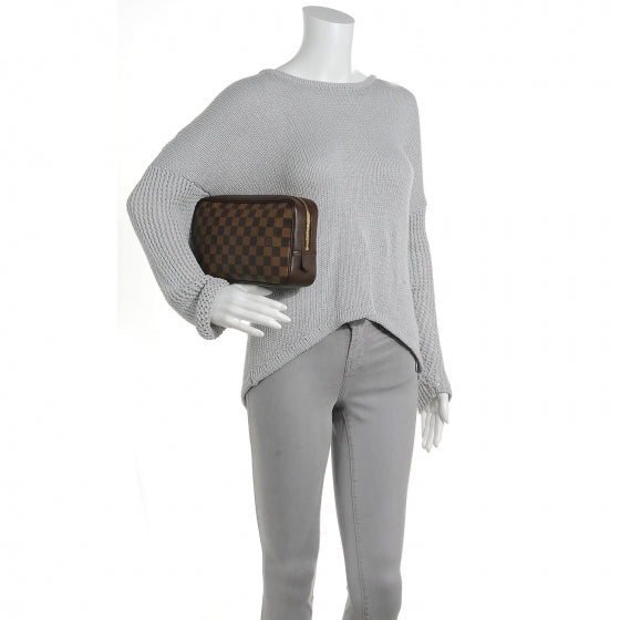Damier Ebene Trousse Toilette 28