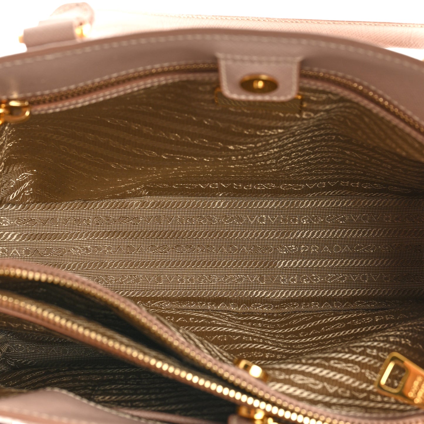 Saffiano Lux Medium Tote Cammeo