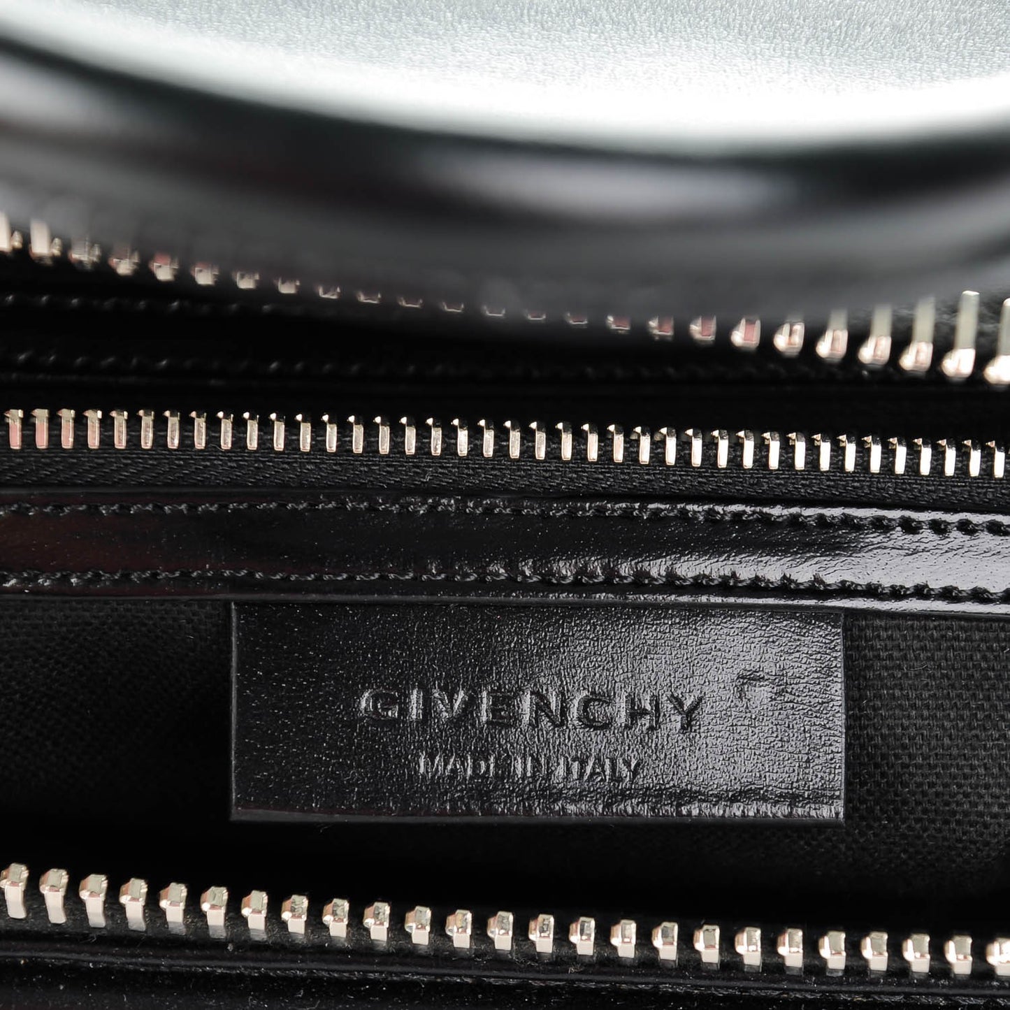 Shiny Lord Calfskin Small Antigona Black